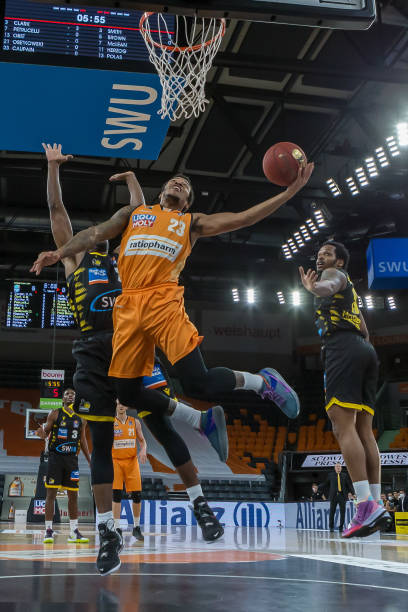 准与解约金 准与解约金